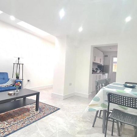 Spacious Room In Manor Park ลอนดอน ภายนอก รูปภาพ