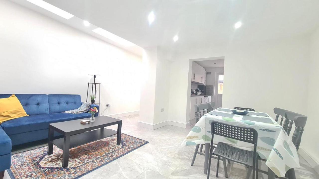 Spacious Room In Manor Park ลอนดอน ภายนอก รูปภาพ