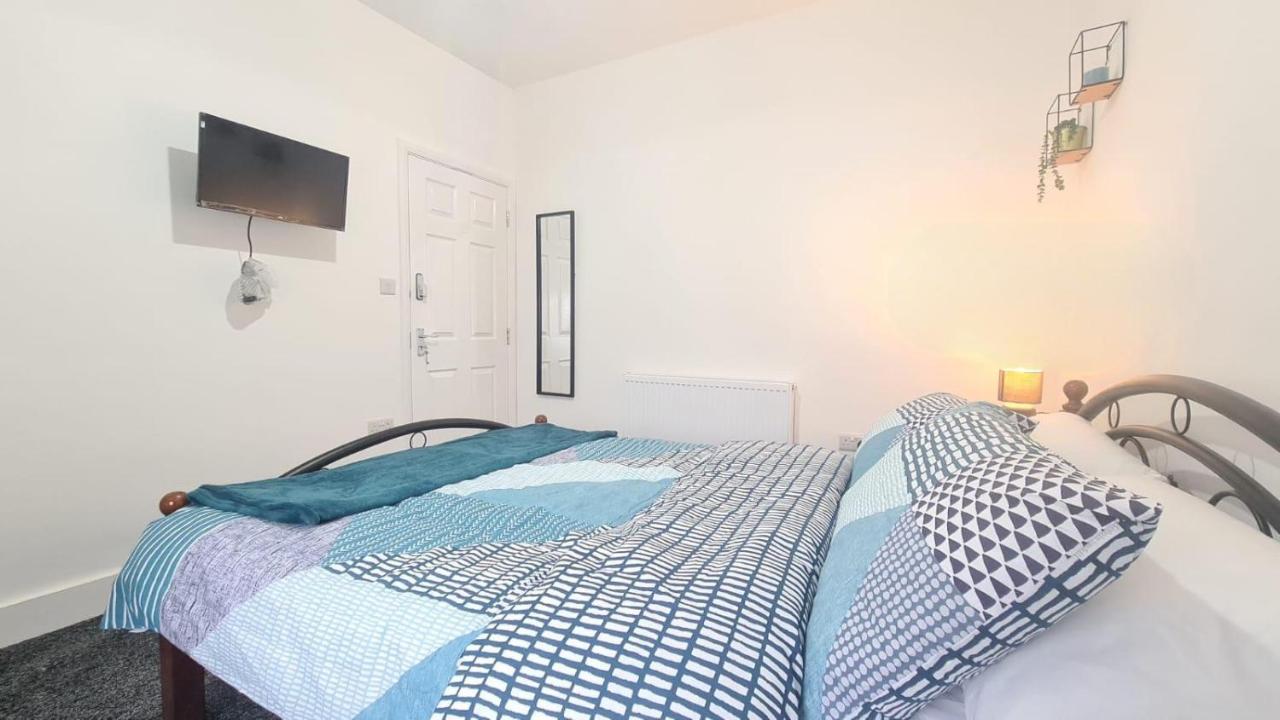 Spacious Room In Manor Park ลอนดอน ภายนอก รูปภาพ